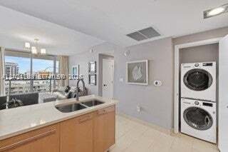Condo in Miami Beach, Florida, United States 5 - 18948560