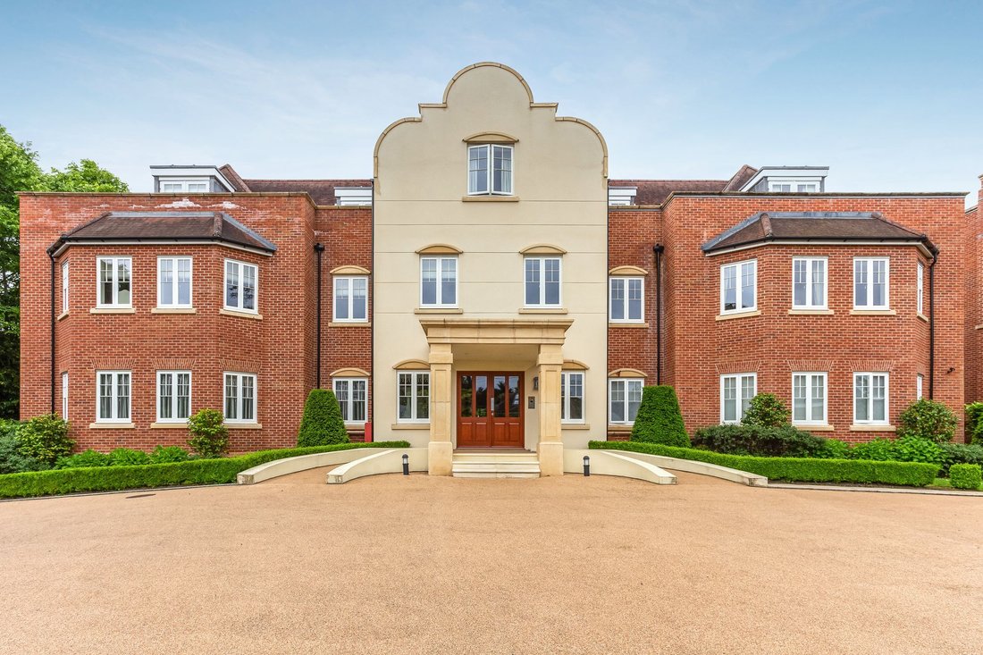 Apartment in Sunningdale, England 1 - 18952154