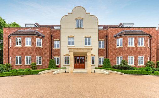 Apartment in Sunningdale, England 1