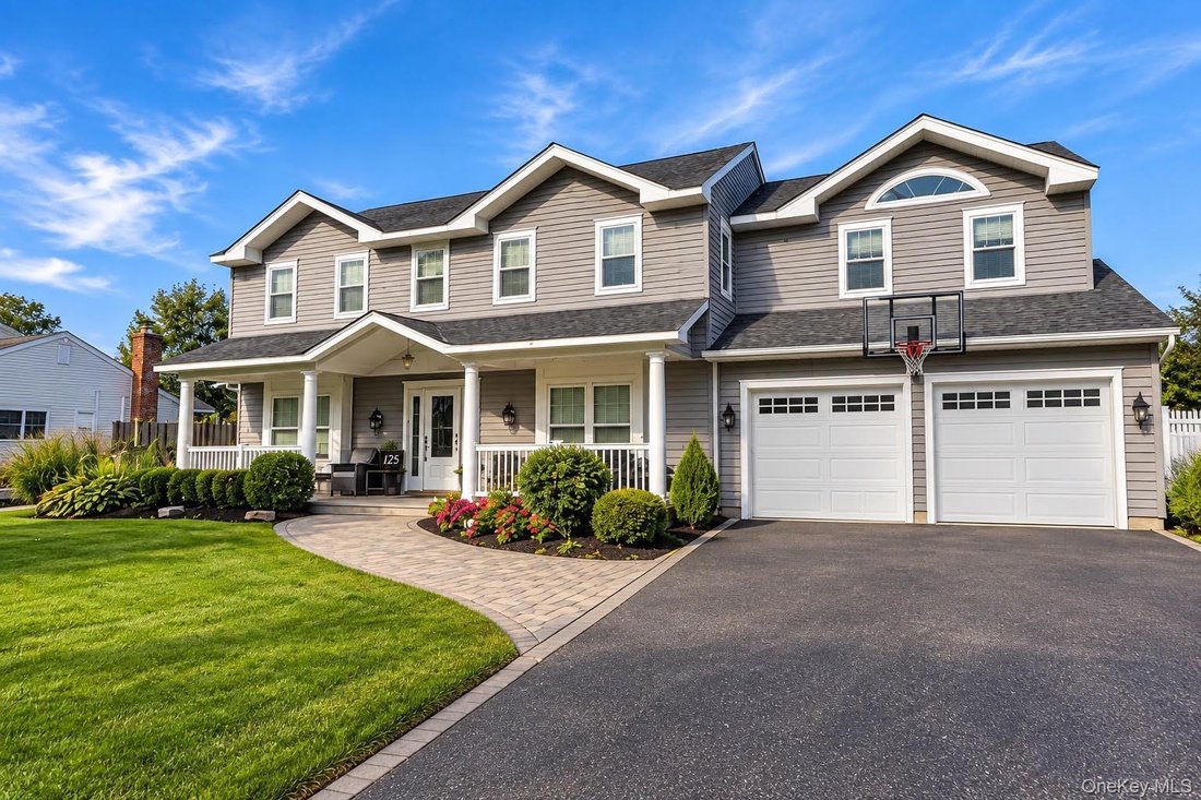 House in West Islip, New York, United States 1 - 18952338