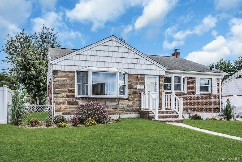 House in East Meadow, New York, United States 3 - 18953504