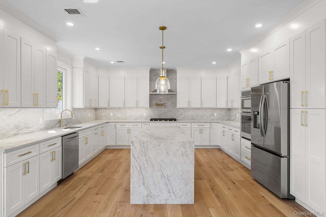 House in Levittown, New York, United States 2 - 18952381