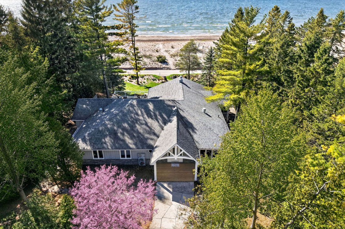 House in Wasaga Beach, Ontario, Canada 2 - 18950901