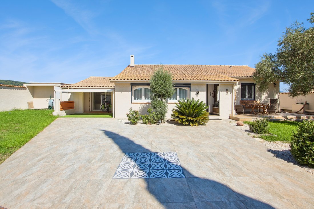 House in Partie Nord-Ferrieres-Cadenades-Rouviere, Le Muy, France 2 - 18950075