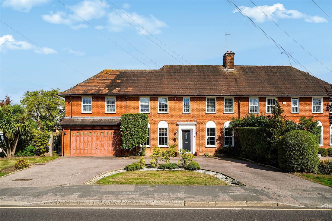 House in Elstree (Elstree and Borehamwood), Elstree, England 1 - 18948609