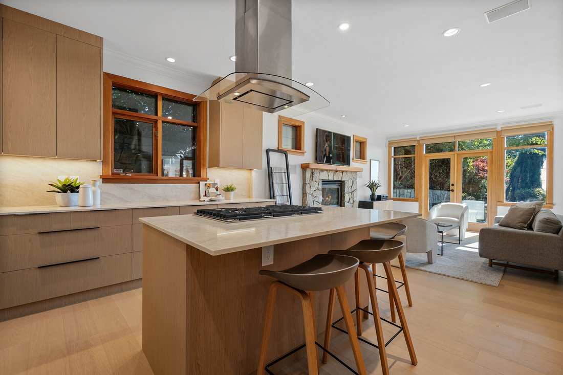 House in North Vancouver, British Columbia, Canada 5 - 18950888