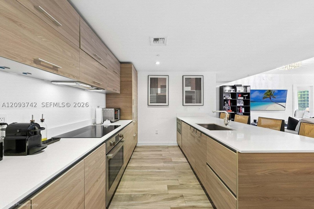 Condo in Miami, Florida, United States 4 - 18948657
