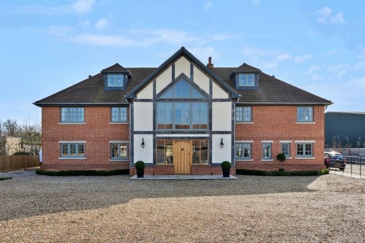 House in Hurst, England 1 - 18952213