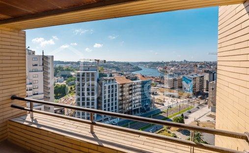 Apartment in Mafamude e Vilar do Paraiso, Porto District, Portugal 1