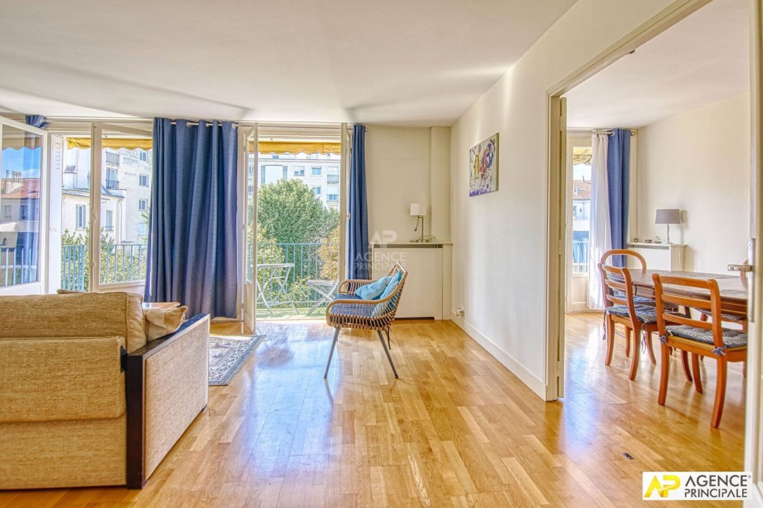 Apartment in Domaine National du Château, Versailles, France 5 - 18954234