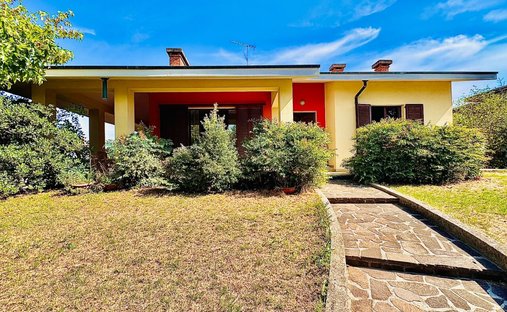 Villa in Castiglione delle Stiviere, Lombardy, Italy 1