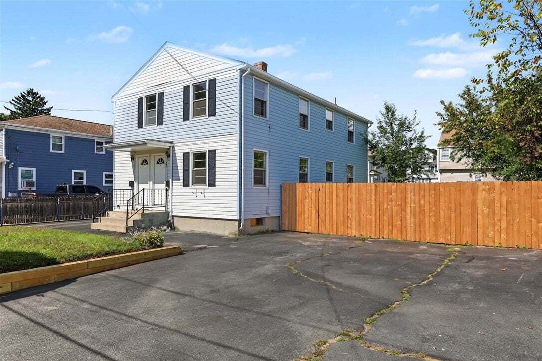 Cranston, Rhode Island, United States 1 - 18948409