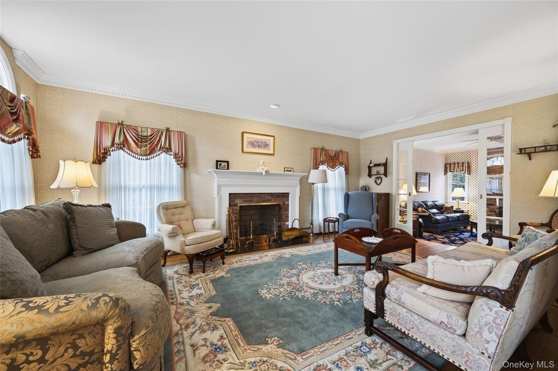 House in Garden City, New York, United States 5 - 18952399
