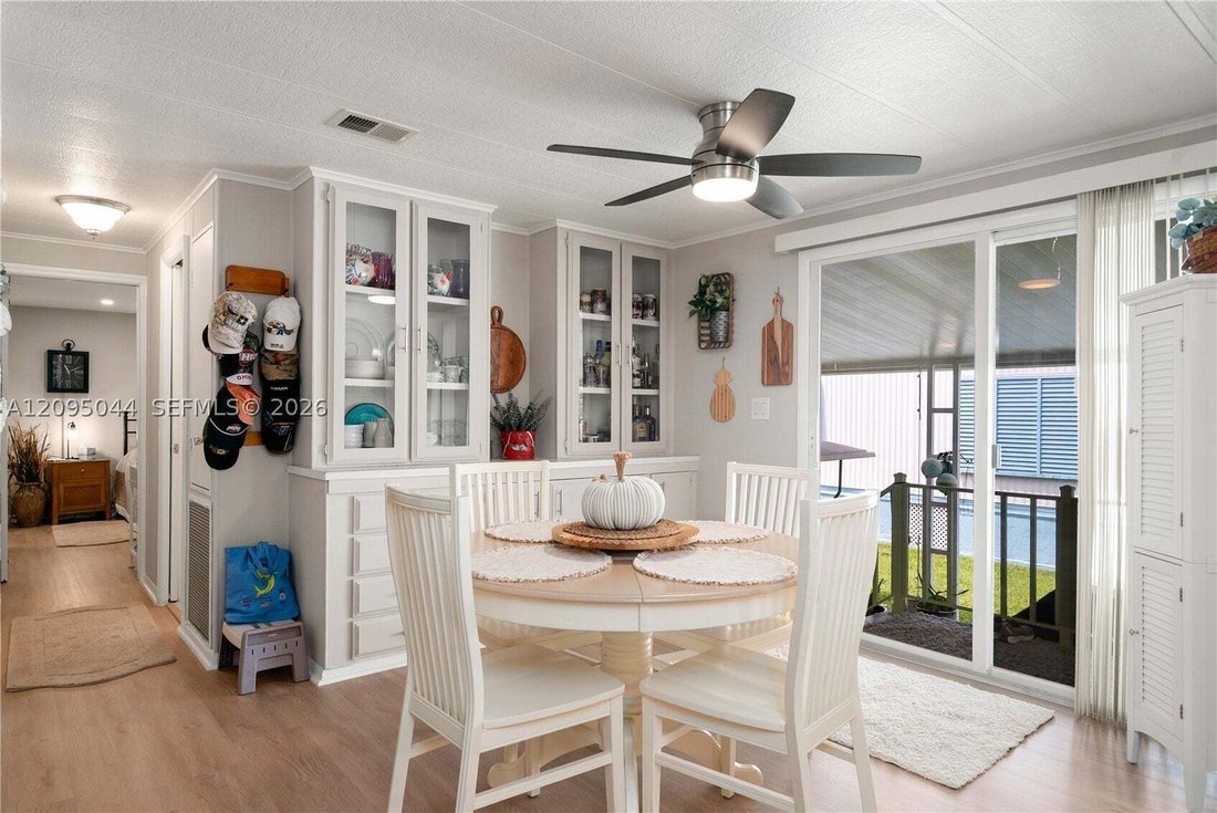 Key Colony Beach, Florida, United States 5 - 18954401