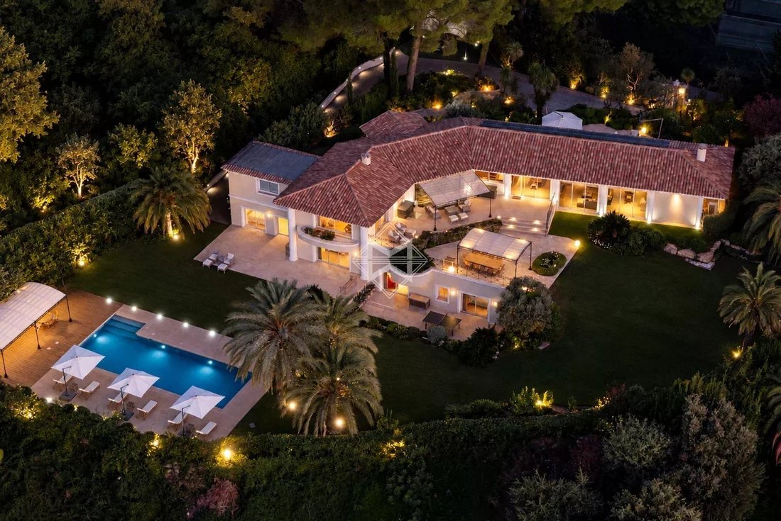 Villa in Mougins, Provence-Alpes-Côte d'Azur, France 1 - 17896847