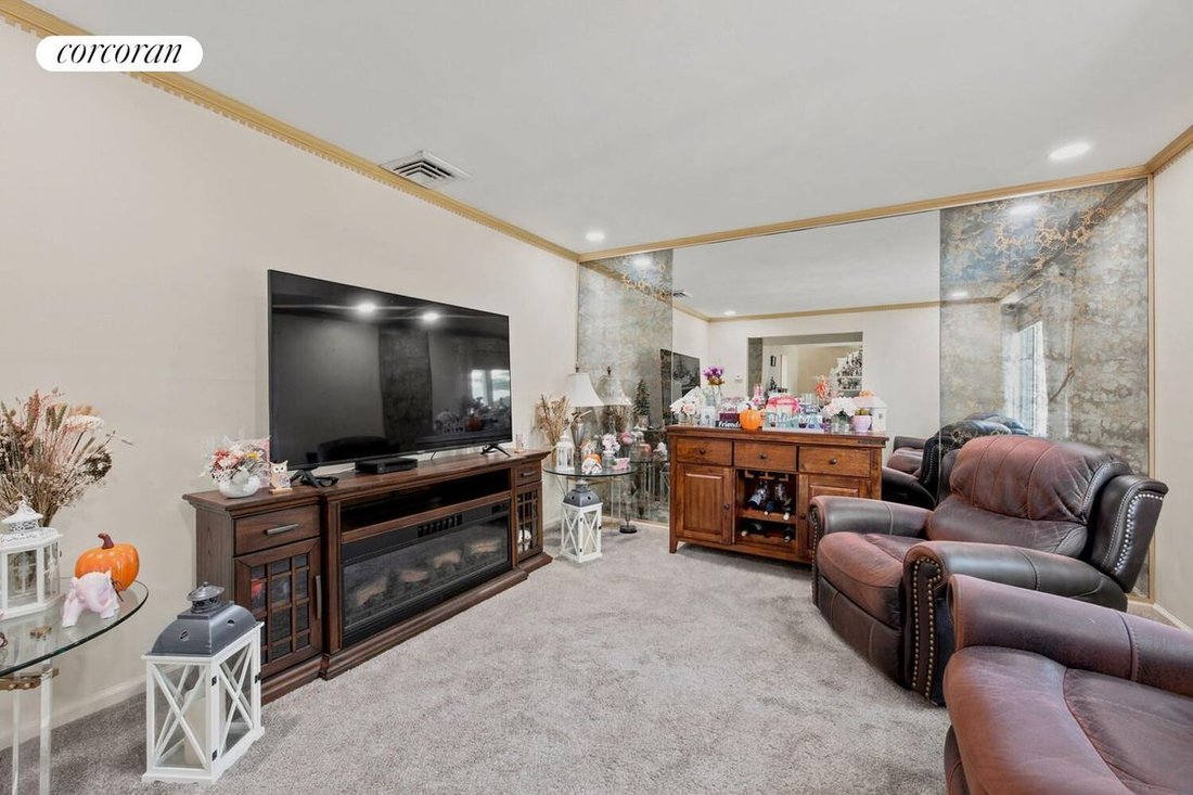 North New Hyde Park, New York, United States 5 - 18950941
