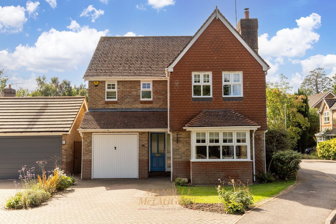 House in East Grinstead, England 1 - 18949656