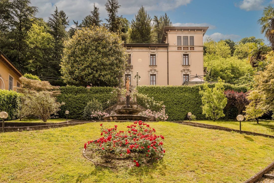 House in Porto Ceresio, Lombardy, Italy 1 - 15796522