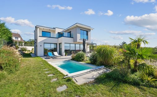 House in Crespieres, Ile-de-France, France 1