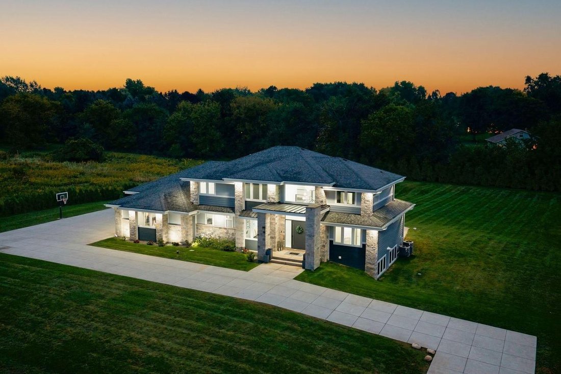 House in Sussex, Wisconsin, United States 1 - 18948346