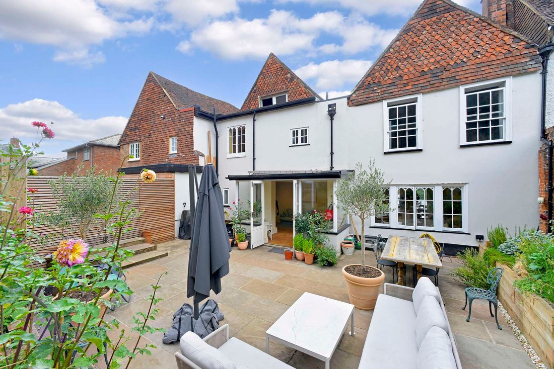 House in Guildford, England 2 - 18952253