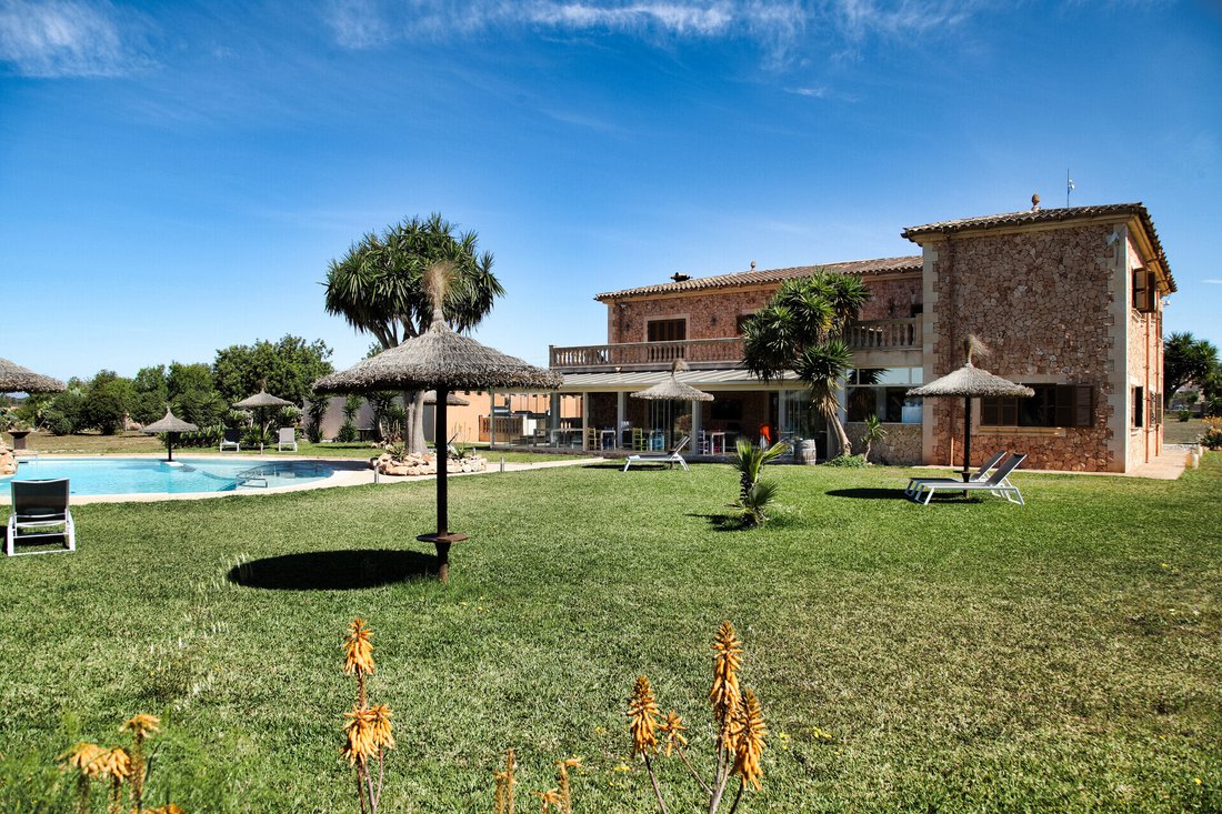 Finca in Llucmajor, Balearic Islands, Spain 2 - 18954245
