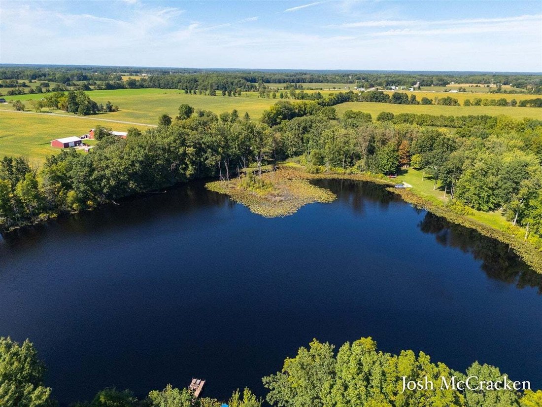 Alto, Michigan, United States 5 - 18949224