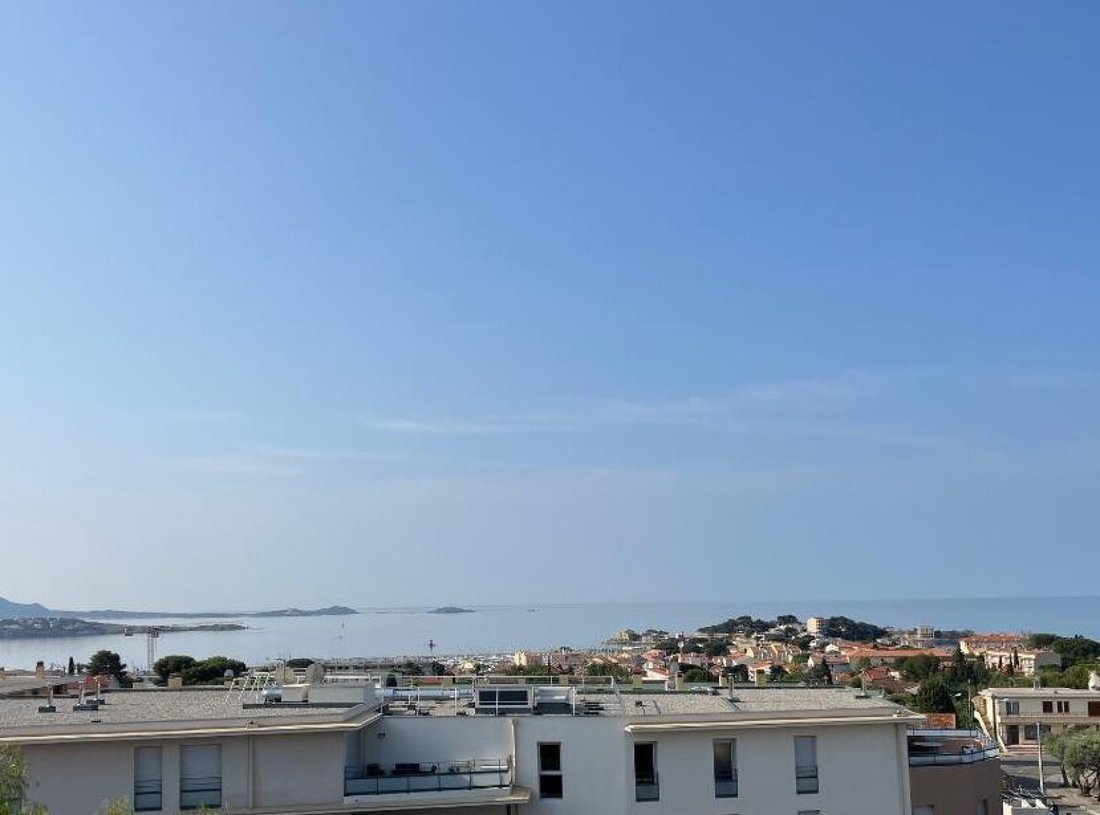 Estate in Bandol, Provence-Alpes-Côte d'Azur, France 3 - 18013672