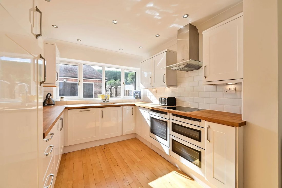 House in Great Bookham, England 4 - 18952236