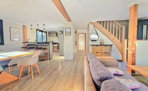 Chalet in Mijoux, Auvergne-Rhône-Alpes, France 1