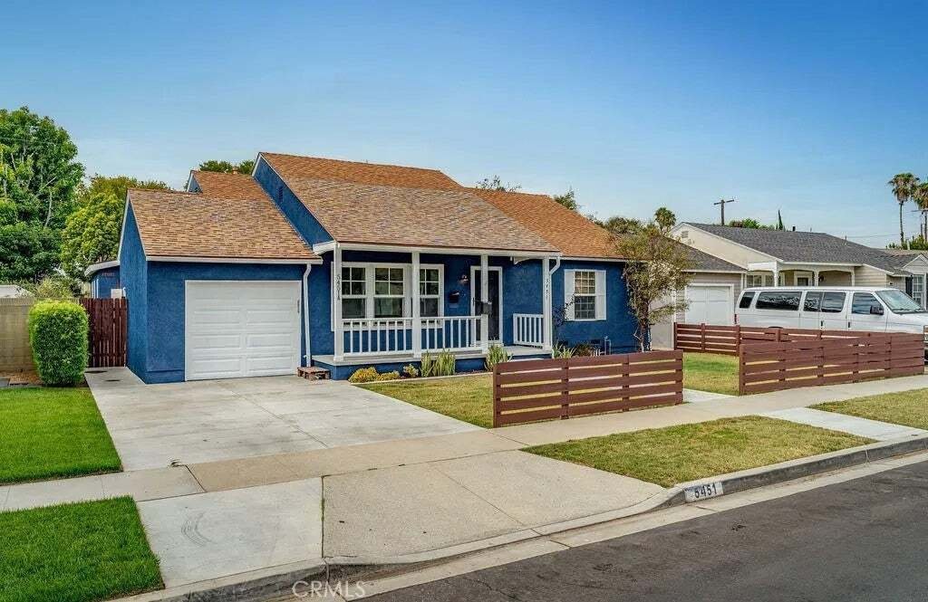 House in Signal Hill, California, United States 1 - 18503029