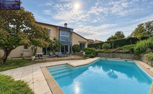 House in Basses-Barolles, Saint-Genis-Laval, France 1