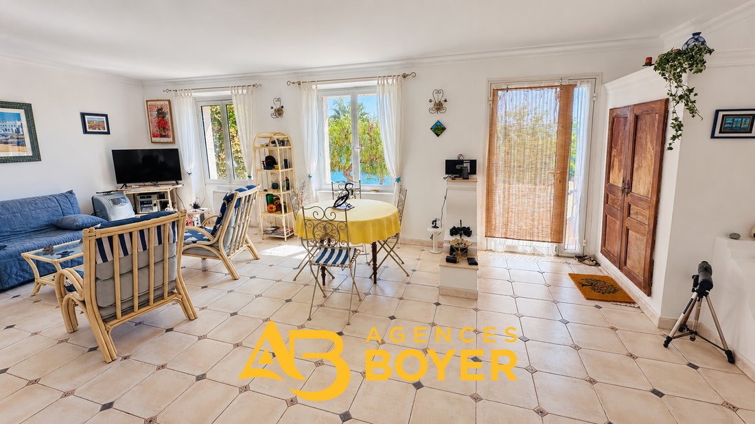 Apartment in Saint-Cyr-sur-Mer, Provence-Alpes-Côte d'Azur, France 2 - 18953237