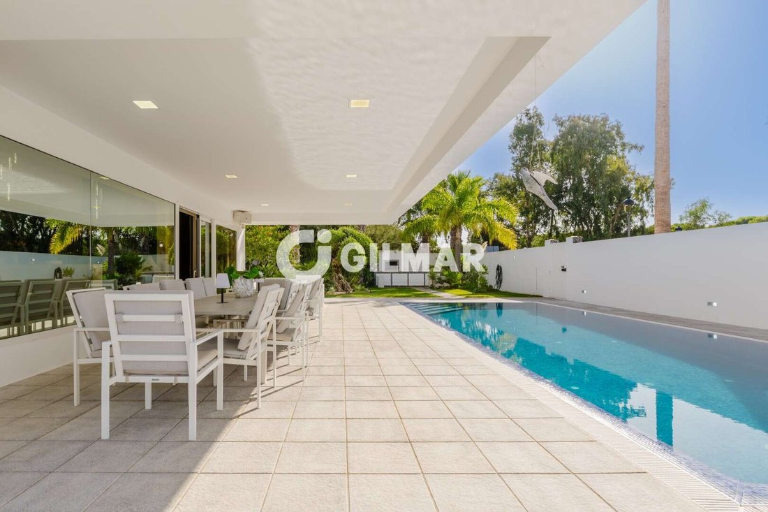 Villa in Chiclana de la Frontera, Andalusia, Spain 1 - 18525947