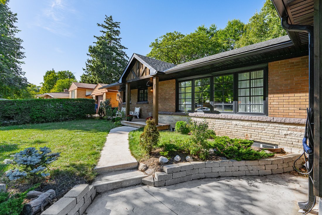 House in Cambridge, Ontario, Canada 2 - 18950894