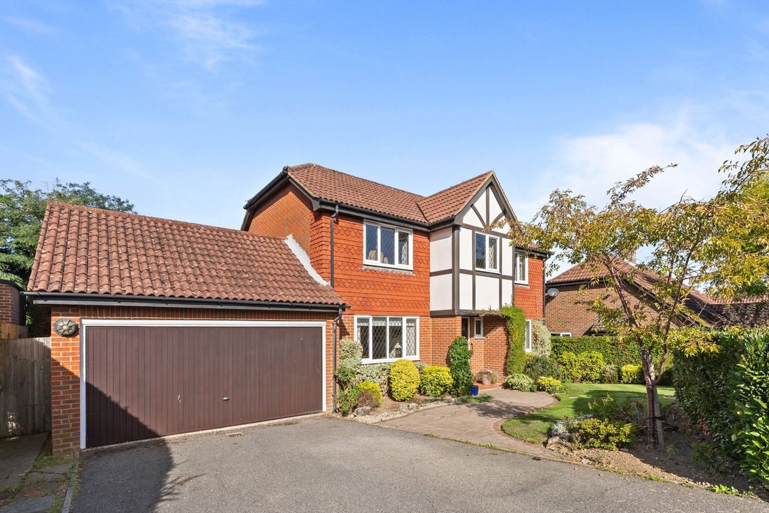 House in Fivensgreen, Horsham, England 1 - 18949971