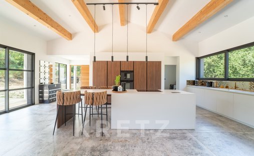 Villa in Plateau de Puyricard-La Trévaresse, Aix-en-Provence, France 1