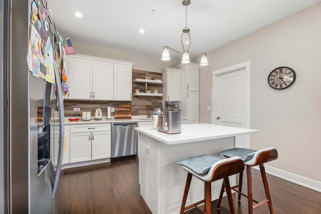 Townhouse in Willowbrook, Illinois, United States 3 - 18953286