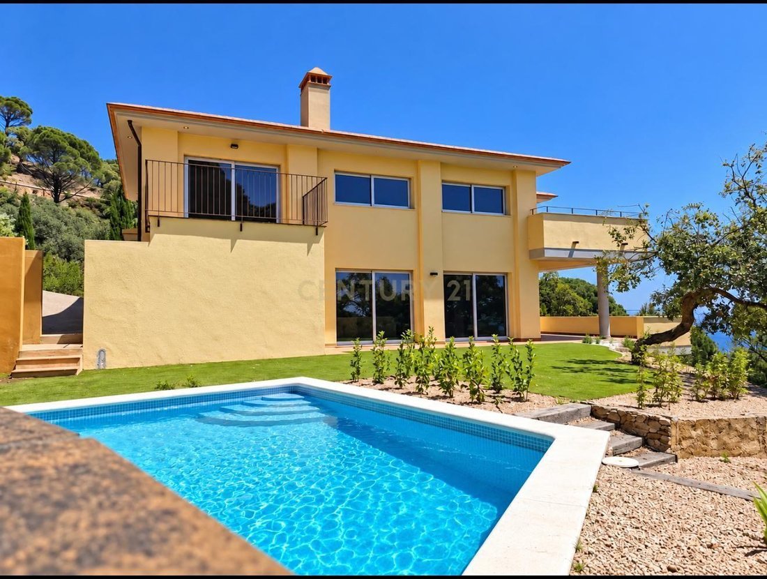 Villa in Sant Feliu de Guixols, Catalonia, Spain 3 - 16611221