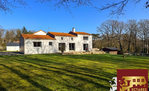 House in Saint-Sebastien-sur-Loire, Pays de la Loire, France 1