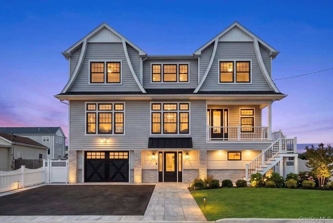 House in Seaford, New York, United States 1 - 18952345