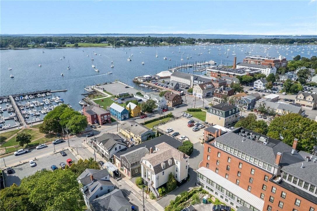 Condo in Bristol, Rhode Island, United States 2 - 18952114