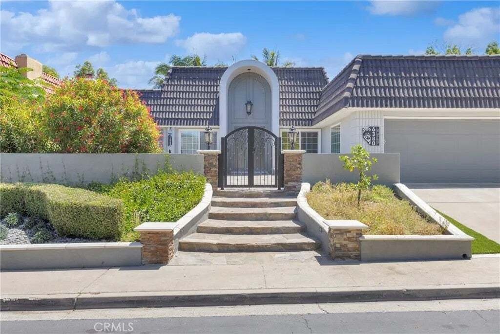 House in Signal Hill, California, United States 1 - 18589125