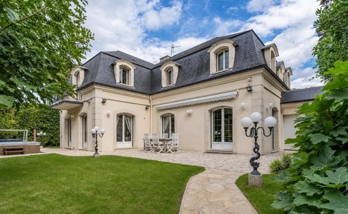 House in Le Petit Lac, Saint-Gratien, France 1