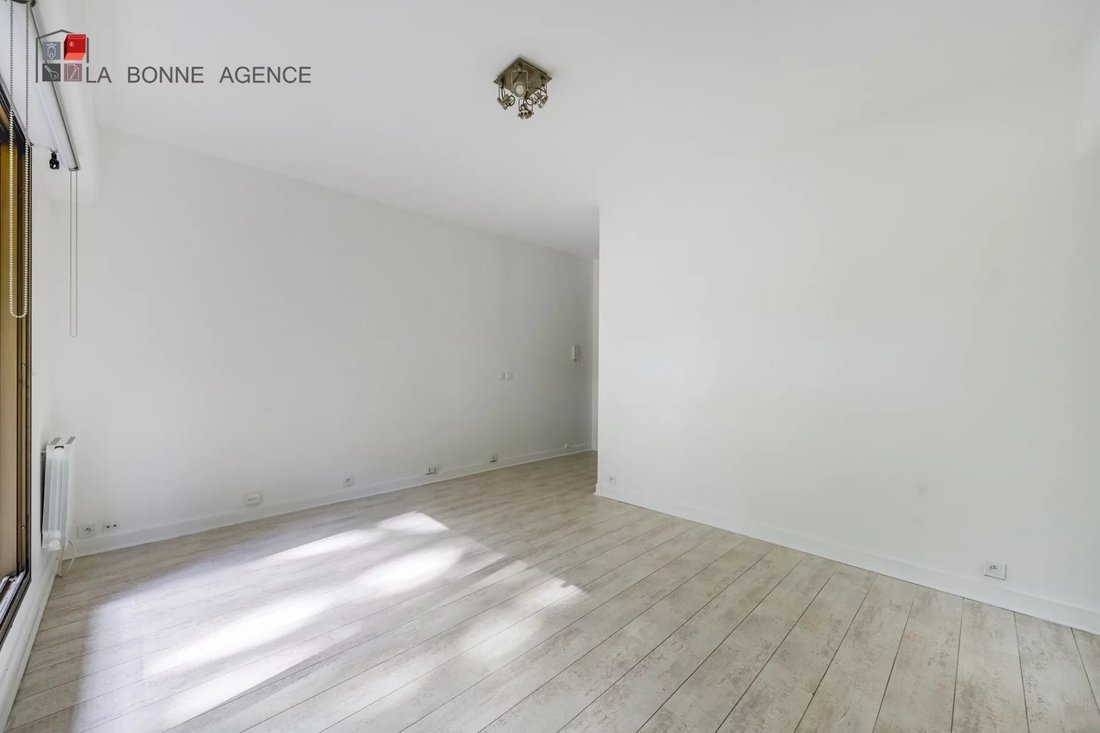 Apartment in Villiers-Cerdan, Levallois-Perret, France 4 - 18949833
