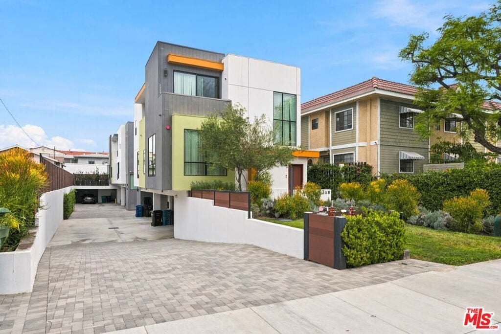 Alhambra, California, United States 2 - 18952204