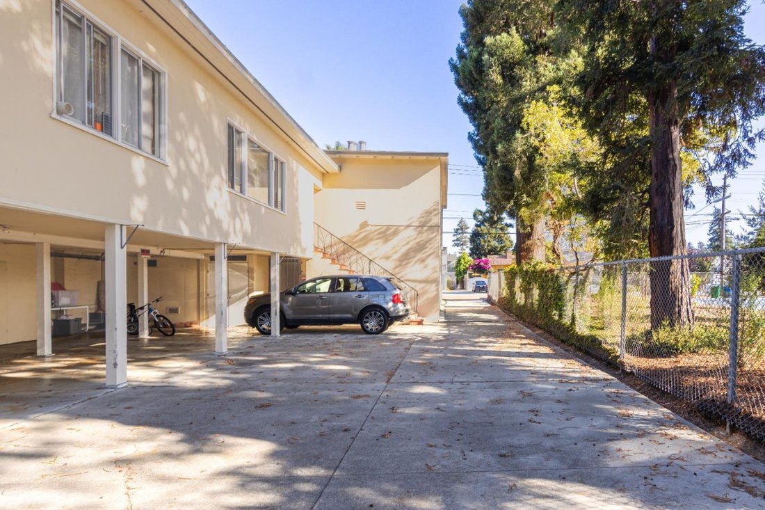 Burlingame, California, United States 5 - 18953246