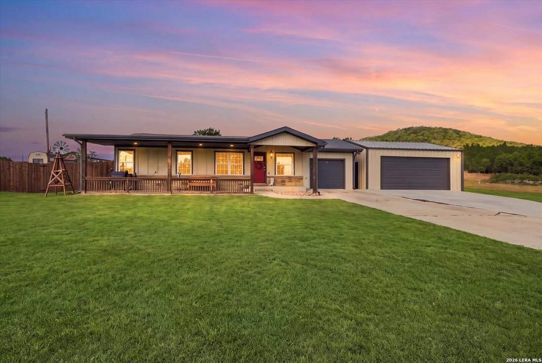 Farm Ranch in Pipe Creek, Texas, United States 3 - 18954019