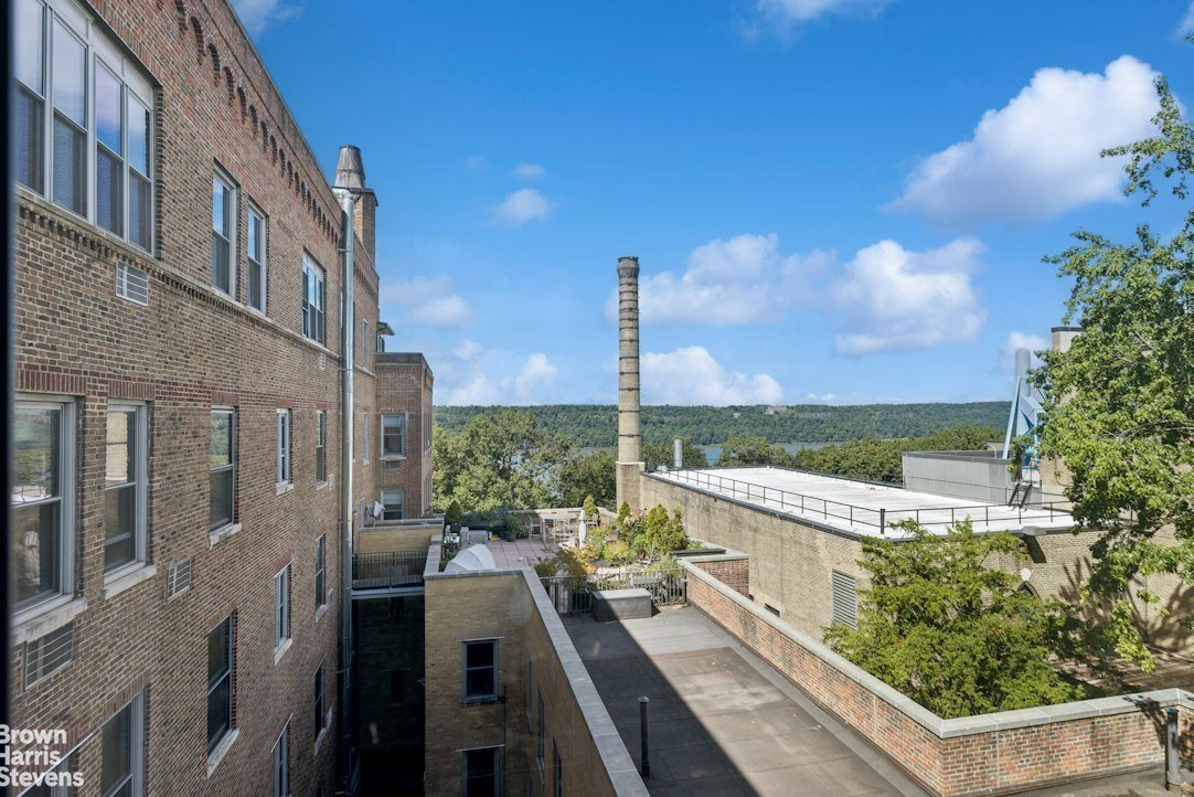 Co Op in New York, New York, United States 5 - 18948549
