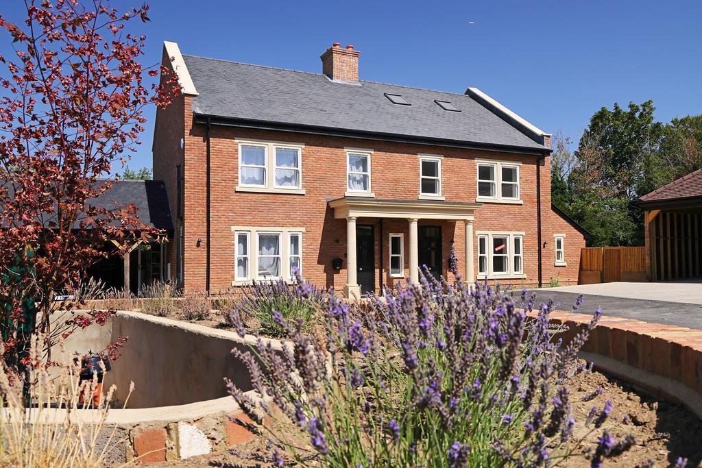 House in Effingham, England 1 - 17811843